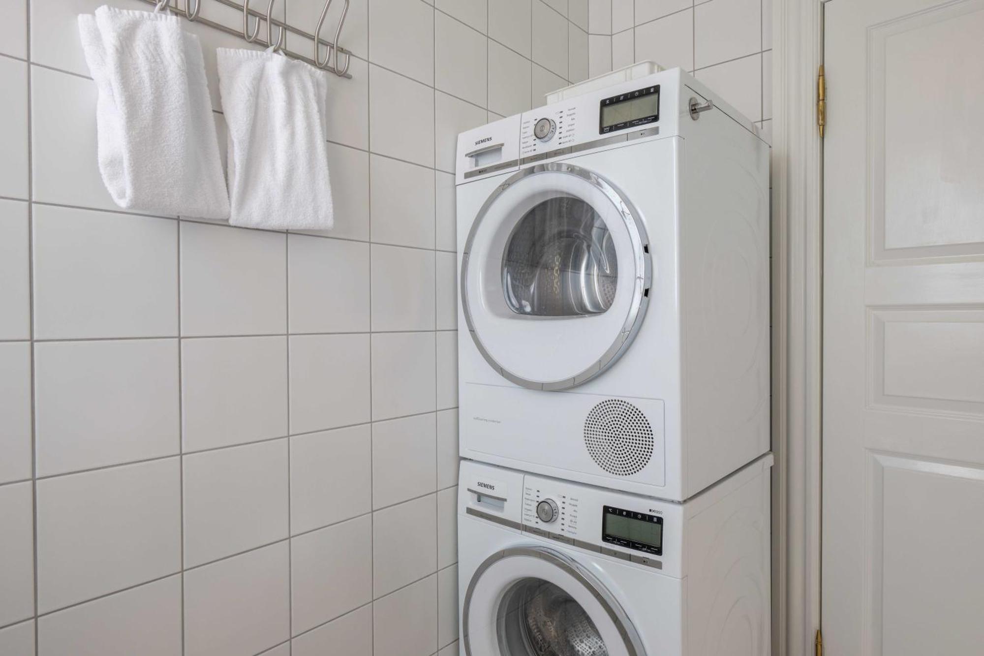 Centrally Located 3 Bedroom Apartment *